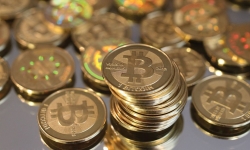 Giá Bitcoin ngày 22/12: Rơi tự do
