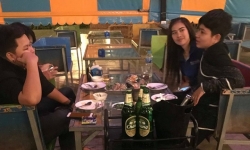 Cận cảnh dân nhậu uống bia của tỷ phú Thái vừa thâu tóm Sabeco tại Băng Cốc