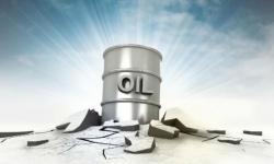 Cổ phiếu dầu khí: Lùi vài nhịp, tiến trăm bước?