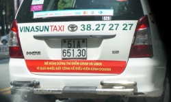 'Đại chiến' taxi: Vinasun khởi kiện Grab đòi bồi thường
