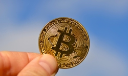 Giá Bitcoin ngày 7/2: Màu xanh hi vọng trở lại