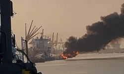 Bộ trưởng Công an đến hiện trường vụ cháy tàu xăng dầu ở cảng Đình Vũ