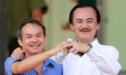 Vì sao hai ông bầu lừng lẫy của bóng đá Việt Nam liên tục bán công ty con?