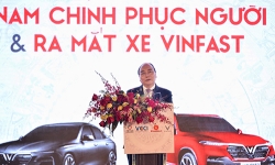 Thủ tướng Nguyễn Xuân Phúc: 'Xe VinFast được triển lãm ở Paris khẳng định người Việt chúng ta đã bước lên tầm cao mới'