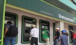 Người lao động khổ vì ATM ngày tết