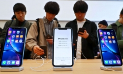 Tập đoàn Trung Quốc vung 2,1 tỷ USD giành quyền kiểm soát nhà cung cấp màn hình Nhật Bản của Apple