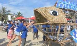 Đà Nẵng: Ra mắt dự án thu nhặt rác thải nhựa trên bãi biển
