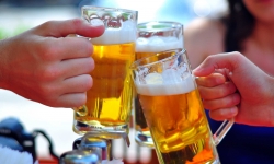 Quốc hội đồng ý cấm quảng cáo rượu, bia từ 18-21h