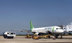 Hành khách tự ý mở cửa thoát hiểm trên máy bay Bamboo Airways có thể bị phạt đến 20 triệu đồng