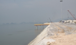 Cận cảnh các hoạt động 'đào núi, lấp biển' xây dựng khu đô thị rộng 178 ha ở Vân Đồn