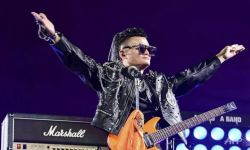 Từ chức Chủ tịch Alibaba: Jack Ma hát rock 'Cuộc sống nở hoa'