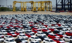 Người Việt ngại mua xe tháng 'cô hồn', doanh số ô tô sụt giảm mạnh