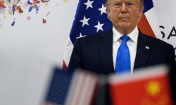 Ông Trump hoãn áp thuế 2 tuần lên hàng Trung Quốc