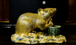 Chuột mạ vàng hút khách dịp Tết Nguyên Đán
