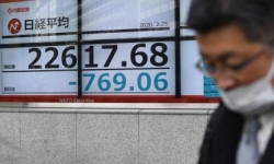 Làn sóng bán tháo lan sang thị trường cổ phiếu châu Á