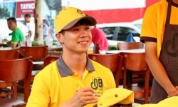 Công Phượng cùng Đông Triều khai trương nhà hàng 'Bánh tráng thịt heo ĐT5' từ thu nhập đá bóng