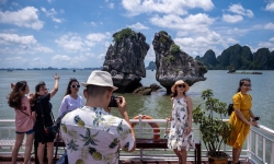 Bloomberg: Sau cơn mưa trời lại sáng với ngành du lịch Việt Nam