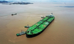 Vì sao Trung Quốc lưu trữ một kho dầu khổng lồ trên biển?