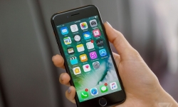Hàng loạt iPhone chính hãng bị 'khai tử' ở Việt Nam