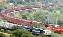 Vì sao doanh nghiệp xuất khẩu ít gửi hàng hóa qua đường sắt, hàng không?