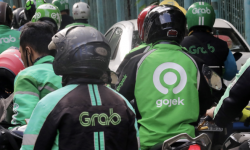 Softbank thúc ép Grab và Gojek sáp nhập?