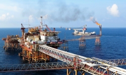'Khoảng lặng' trong các hoạt động khai thác dầu khí giữa môi trường giá giảm