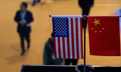 Mỹ xem xét dự luật cấm người dân đầu tư vào tất cả các công ty Trung Quốc trong danh sách đen
