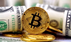 Bitcoin đạt đỉnh cao nhất mọi thời đại - xuyên thủng mốc 23.000 USD