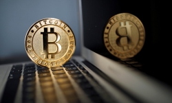 Có nên tiếp tục đầu tư vào Bitcoin?