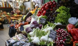 Bloomberg: Đại dịch COVID-19 khiến giá thực phẩm tăng nhanh hơn thu nhập