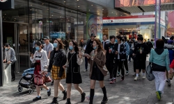 Người trẻ Trung Quốc sống xa xỉ dù nợ nần