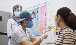 Nữ nhân viên y tế tại An Giang qua đời sau khi tiêm vaccine COVID-19