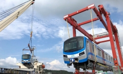 Thêm 2 đoàn tàu metro số 1 tại TP.HCM cập cảng Khánh Hội