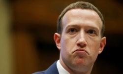Tỉ phú Mark Zuckerberg mất hơn 6 tỉ USD sau khi Facebook, Instagram, WhatsApp bị sập