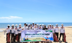 Miss Earth 2021 chung tay làm sạch bờ biển Phan Thiết