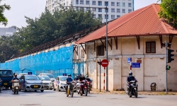 Cận cảnh phá dỡ nhà Pháp cổ 4 mặt tiền ở quận Ba Đình để xây cao ốc