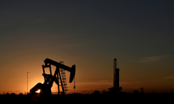 Giá dầu sẽ hạ nhiệt nhờ nhu cầu lao dốc?