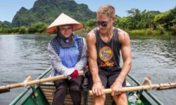 Cần bớt làm khó khách nước ngoài đến Việt Nam