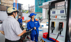 Giảm hết thuế phí, giá xăng dầu Việt Nam còn bao nhiêu?