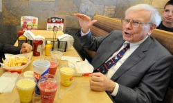 Chi tới 441 tỉ VNĐ để được ăn trưa với tỷ phú Warren Buffett