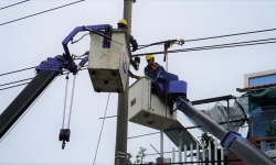 Gần 1,7 triệu khách hàng bị mất điện do bão Noru