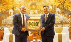 Chủ tịch Trần Sỹ Thanh chia sẻ với Thị trưởng TP. Gold Coast mục tiêu xây dựng đô thị đáng sống của Hà Nội