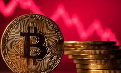 Giá vàng, Bitcoin rớt mạnh