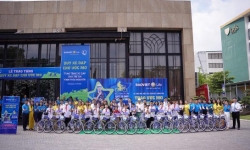 Bảo Việt Nhân thọ trao 200 xe đạp cho trẻ em nghèo hiếu học