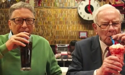 Tình bạn 'ngày 4 tháng 7' của hai tỷ phú Warren Buffett và Bill Gates