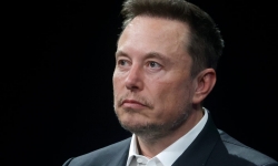 SpaceX của Elon Musk bị kiện vì phân biệt đối xử với người tị nạn