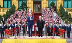 Tổng thống Hoa Kỳ Joe Biden đến Hà Nội, bắt đầu chuyến thăm Việt Nam