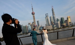 Các vụ ly hôn giữa những người giàu nhất Trung Quốc khiến việc chuyển nhượng cổ phiếu lớn bị siết chặt