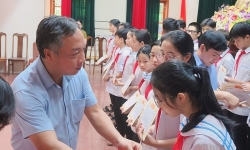 Học bổng 'Vì trẻ em Việt Nam' đến với học sinh tỉnh Hà Tĩnh