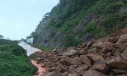 Đà Nẵng: Sạt lở, chia cắt nghiêm trọng nhiều tuyến đường lên bán đảo Sơn Trà